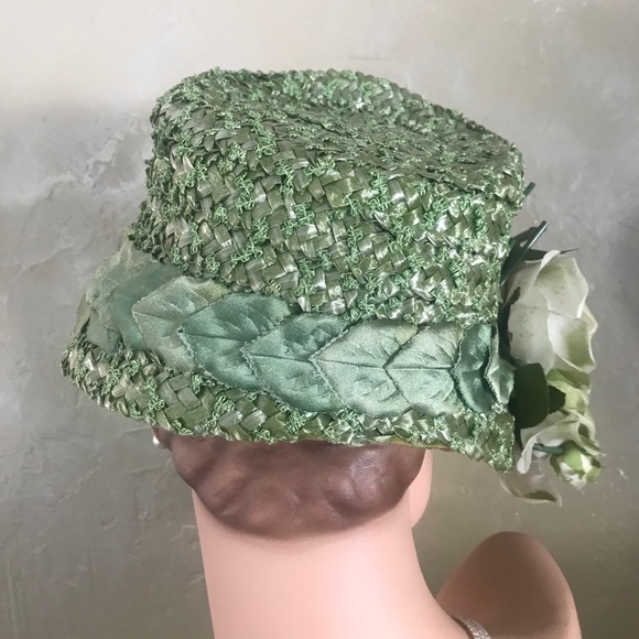 HIGH END VINTAGE LIGHT GREEN STRAW HAT WITH FABRIC FLOWERS AND LEAVES main image 10